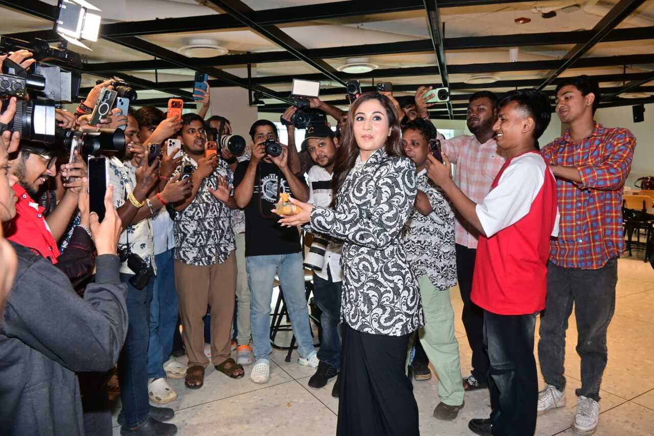 Lock Upp winner Shreya Kalra arrived in a striking black-and-white printed blazer paired with wide-leg black trousers.